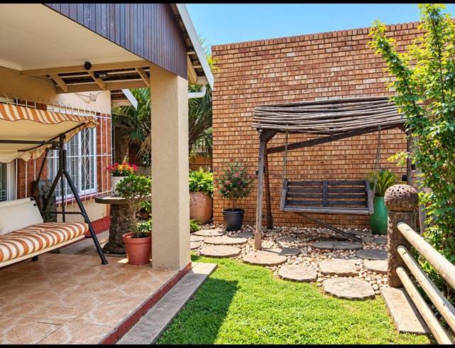 4 BEDROOM HOUSE FOR SALE IN VAN DYK PARK